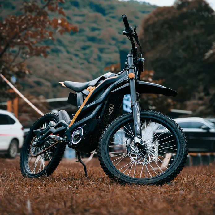 What age groups are suitable for 79Bike Falcon Pro?